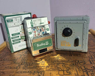 Lot 4: Toy Slot Machine And Coin Sorter Bank