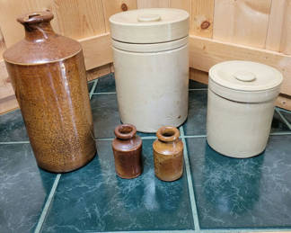 Lot 50: Miscellaneous Stoneware Pieces