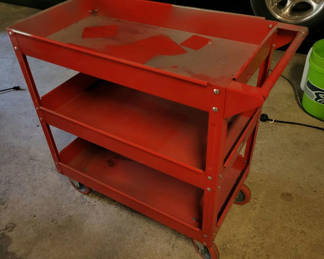 Lot 122: US General Roll Around Cart