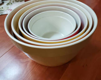 Lot 29: Vintage Melamine Nesting Bowl Set