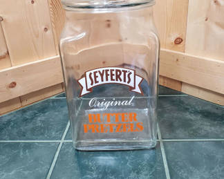 Lot 53: SEYFERTS Countertop Pretzel Jar