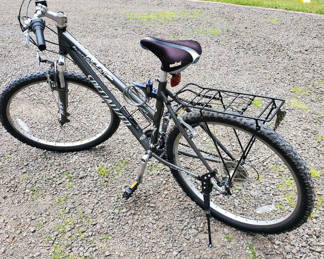 Lot 19: Specialized Hardrock Road Bike