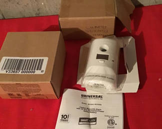 Lot 208: 2 Carbon Monoxide Alarms with Packaging