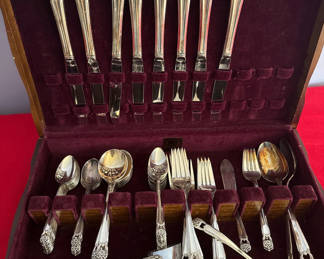 Lot 59: Rogers Sincerely Yours silver-plated flatware set in a velvet-lined box