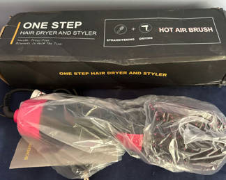 Lot 45: One Step Hair Dryer and Styler with Hot Air Brush