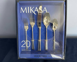 Lot 7: Mikasa Rockford 20-Piece Flatware Set