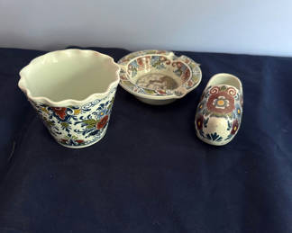 Lot 38: Dutch Delftware ceramic collection (cup, plate, and shoe)