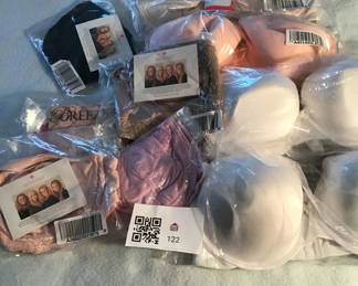 Lot 122: New in package Women’s bras size 40DD