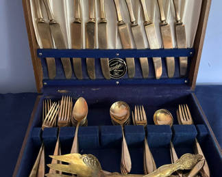 Lot 46: Dirilyte solid flatware set with serving pieces