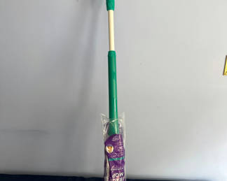 Lot 10: Miracle mop Green and cream mop with purple packaging