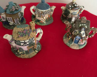 Lot 111: Lenox The Tea Garden Cottages miniature porcelain teapots