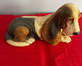 Lot 73: Beagle dog figurine sculpture