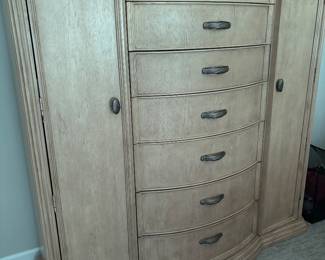 CHEST OF DRAWERS/ARMOIRE