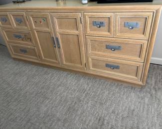 DRESSER