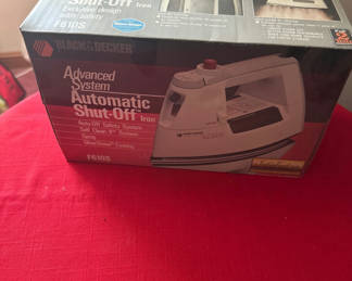 Lot 144: Black & Decker Automatic Shut-Off Iron (F610S) boxed