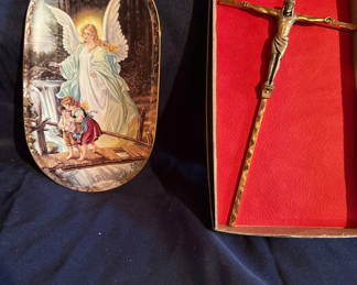 Lot 219: Angel-themed decorative plate, crucifix in box, and German-inscribed porcelain tray