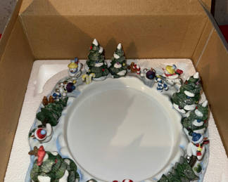 Lot 180: Winter village decorative plate