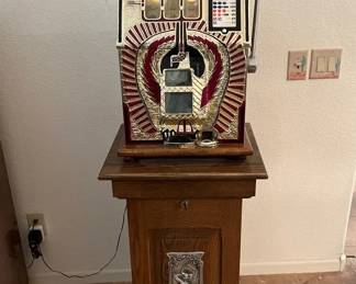 Working Mills Novelty Company Slot Machine