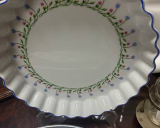 Fluted porcelain bowl