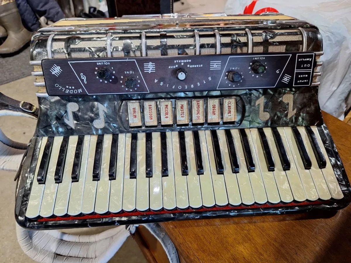Modello 555 Piano Accordion with Hard Case