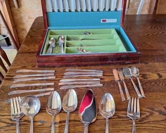 Community Oneida Silverplate Flatware Set with Wooden Storage Chest
