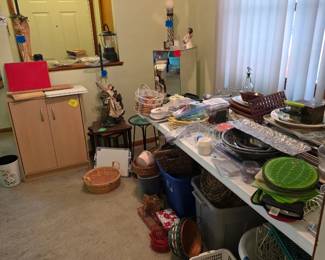 Baskets, kitchen items, pyrex, cabinet