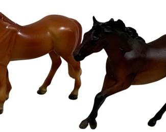 1733 - Breyer 2 Pc Seabiscuit and Standard TB (Description): 3 x 3 x 1