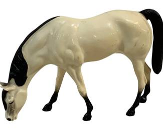 1800 - Hartland Grazing Mare - 6 x 9 x 2