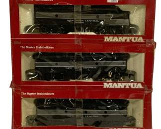 1605 - Mantua New York Central 3pc Train Set (Description): Mantua 'New York Central' three-piece train  set. This set from The Master Trainbuilders  features black locomotives with 'New York  Central' lettering. Each piece comes in its  original red Mantua packaging with foam inserts for protection.