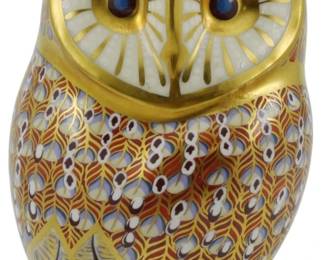 801 - Royal Crown Derby Barn Owl Paperweight (Description): Royal Crown Derby Barn Owl paperweight  featuring a silver stopper. This charming  figurine showcases the distinctive  Imari-style decoration with rich gold  gilding, deep reds, and blues in an intricate feather pattern. The owl has characteristic  wide white facial discs with gold detailing  and dark blue glass eyes. Measures 4.5" tall.
