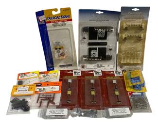 1042 - Assorted Decorative Train Items (Description): A lot of assorted decorative train items.  This collection includes various railroad  accessories and signal components suitable  for model train layouts.