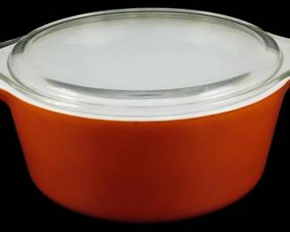 1124 - Vtg Pyrex Bake N Carry Country Cinnamon (Description): Vintage Pyrex Bake N Carry casserole dish in  the Country Cinnamon pattern. The dish  features a rich burnt orange/cinnamon colored  exterior with a white interior and comes  with its original clear glass lid with tab handles. The casserole has characteristic lug  handles on either side for easy carrying.