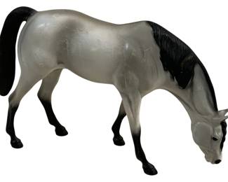 1761 - Vintage Hartland Grazing Mare - 9.5 x 6 x 2.5