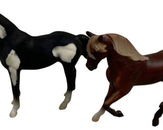 1735 - Breyer 2 Pc Paso Fino & Silky Sullivan (Description): 3 x 3 x 1