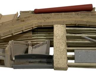 1039 - Assorted Train Track Decorative Parts (Description): A lot of assorted decorative parts and pieces  for train tracks. This collection includes  various model railroad accessories suitable  for enhancing train layouts and dioramas.
