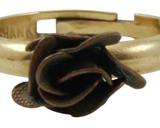 815 - 12K Gold Filled Ring w/ Rose Design Size 6 (Description): A 12K gold filled ring featuring a decorative  dimensional rose with textured leaf detail.  The rose accent displays an oxidized  bronze-tone patina contrasting against the  polished gold-tone band. Size 6. Weighs 0.09oz.