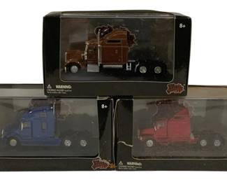 1024 - 3pc Lot Malibu International Trucks (Description): A three-piece lot of Malibu International  trucks. The die-cast truck models are  presented in their original retail packaging.