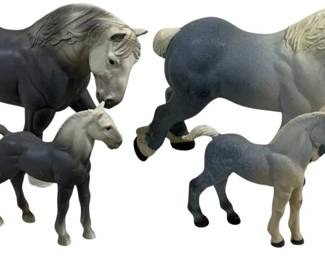 1739 - ERTL 4 Pc Horse Lot - 3.5 x 3.5 x 1