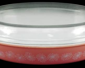 1121 - Vtg Pyrex Pink Daisy Casserole w/ Lid (Description): Vintage Pyrex Pink Daisy casserole dish with  clear glass lid. The oval dish features a  lovely pink exterior decorated with white  daisy flowers and a white opal interior.  Measures 3 inches tall by 13 inches long by 8 inches wide.