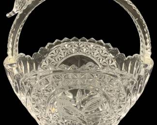 5822 - Hofbauer "The Byrdes" Crystal Basket (Description): 7 x 6 x 4