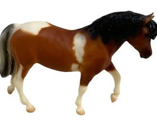 1754 - Breyer Bay Tobiano Mustang - 5 x 6.5 x 1.5