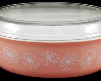 1118 - Pyrex Pink Daisy Large Casserole Dish w/ Lid (Description): Pyrex Pink Daisy large casserole dish with  lid. This vintage oval casserole features a  coral pink body decorated with white daisy  motifs around the exterior. Comes with the  original clear glass lid with tab handles. Measures 5 inches tall by 13 inches wide by 8  inches deep.