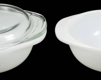 1208 - 2 White Pyrex Bowls w/ 1 Lid 2.5"x5.5"x4" (Description): Two white Pyrex bowls with one clear glass  lid. The matching milk glass bowls feature  tab handles on each side. One bowl is shown  with its fitted clear glass lid, while the  second bowl is displayed without a cover. Measures 2.5" x 5.5" x 4".