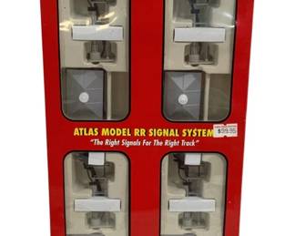 1675 - Atlas HO Type "G" Single Target 4-Pack (Description): Atlas HO Type "G" Single Target 4-Pack from  the Atlas Model RR Signal System. This set  contains four single target signals for HO  scale model railroads, presented in original  retail packaging. Part of the Atlas signal system designed for realistic railroad  layouts.