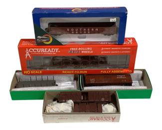 1662 - 5pc Lot HO Scale Train Cars in Boxes (Description): A lot of five HO scale train cars in their  original boxes. The collection includes  freight cars from various manufacturers  including Accuready and Accurail. Featured  railroads include Southern (car #66195) and Norfolk & Western. The cars include hoppers  and boxcars, all ready-to-run with  free-rolling metal wheels. Cars come in  original packaging with protective foam  inserts.