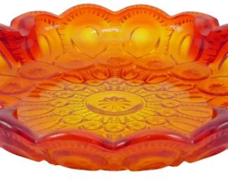 1009 - Vtg L.E. Smith Amberina Glass Ashtray 8" (Description): Vintage L.E. Smith amberina glass ashtray  featuring a scalloped edge with a moon and  star pattern. The pressed glass piece  displays the characteristic amberina coloring  that graduates from deep red-orange at the edges to golden amber at the center. A  decorative medallion adorns the center of the  dish. Measures 8 inches in diameter.