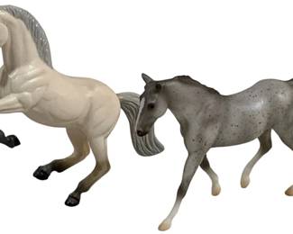 1743 - Breyer & ERTL 2 Pc Lot Horses - 3.5 x 3.5 x 1