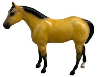 1762 - Nicole Reid 2000 Signed Horse - 9.5 x 8 x 2.5