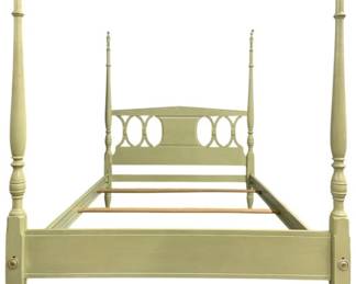 7559 - Vintage Full Size Painted Poster Bed (Description): 69 x 57 x 80