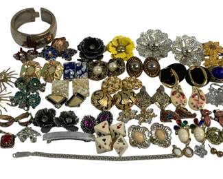 6635 - Lot of Assorted Costume Jewelry